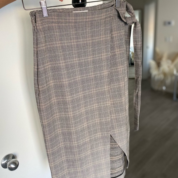 Babaton wrap midi skirt - Picture 2 of 3